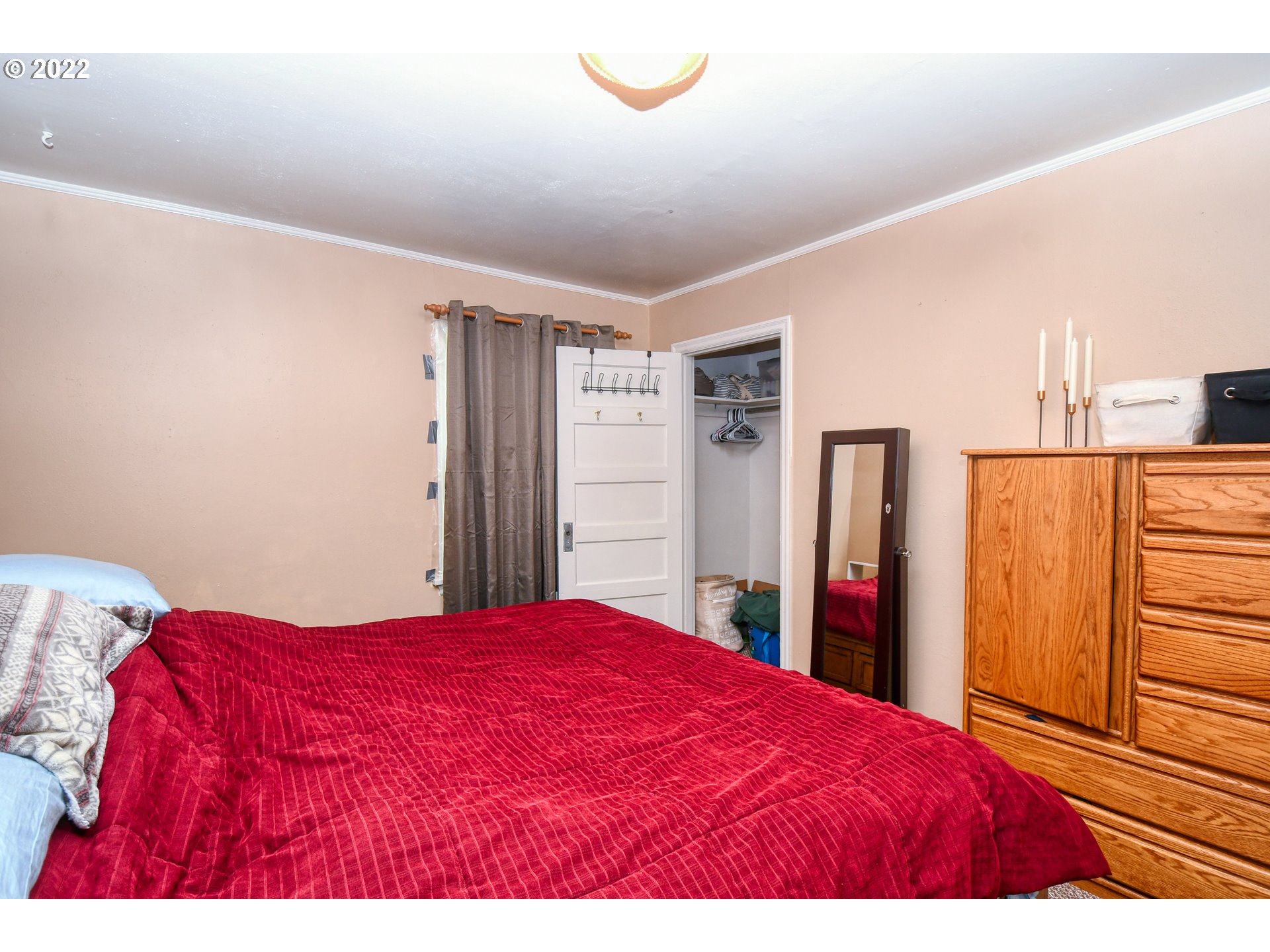 1302 Southwest Goodwin Lane Pendleton, OR 97801 - Photo 19 of 21 a bedroom with a large bed and a closet