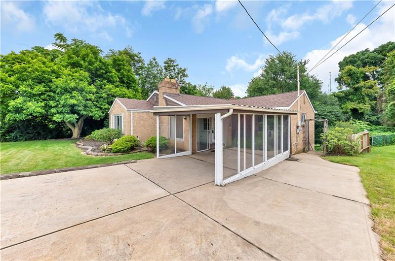 267 Coraopolis Road Coraopolis, PA 15108 - Photo 3 of 25 Gallery Image 3