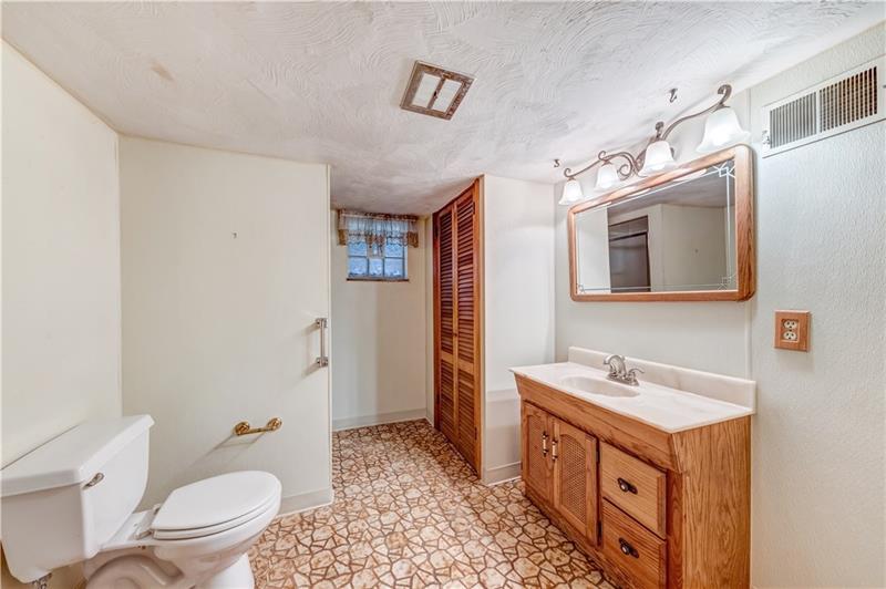 267 Coraopolis Road Coraopolis, PA 15108 - Photo 23 of 25 Gallery Image 23