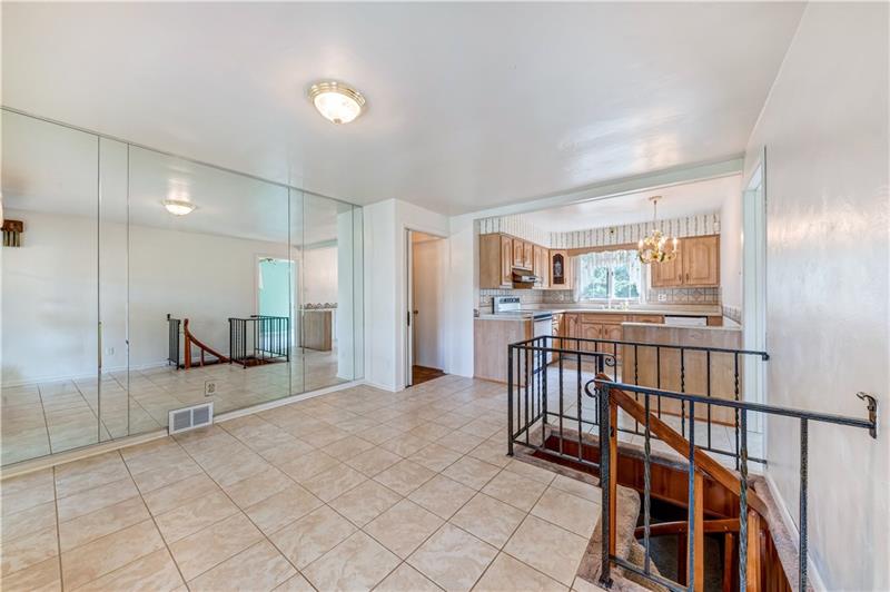 267 Coraopolis Road Coraopolis, PA 15108 - Photo 9 of 25 Gallery Image 9