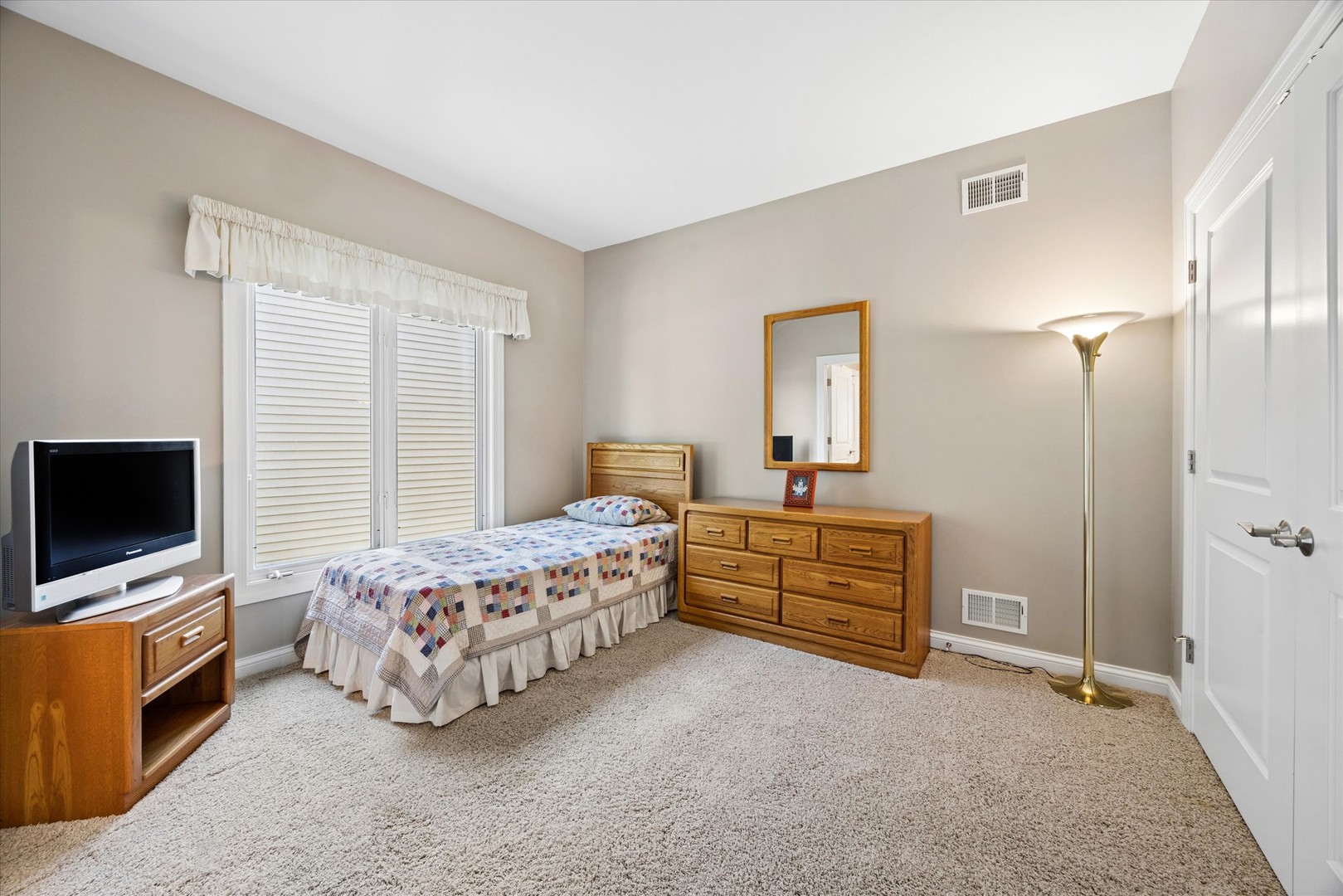 4124 Champion Road Naperville, IL 60564 - Photo 21 of 38