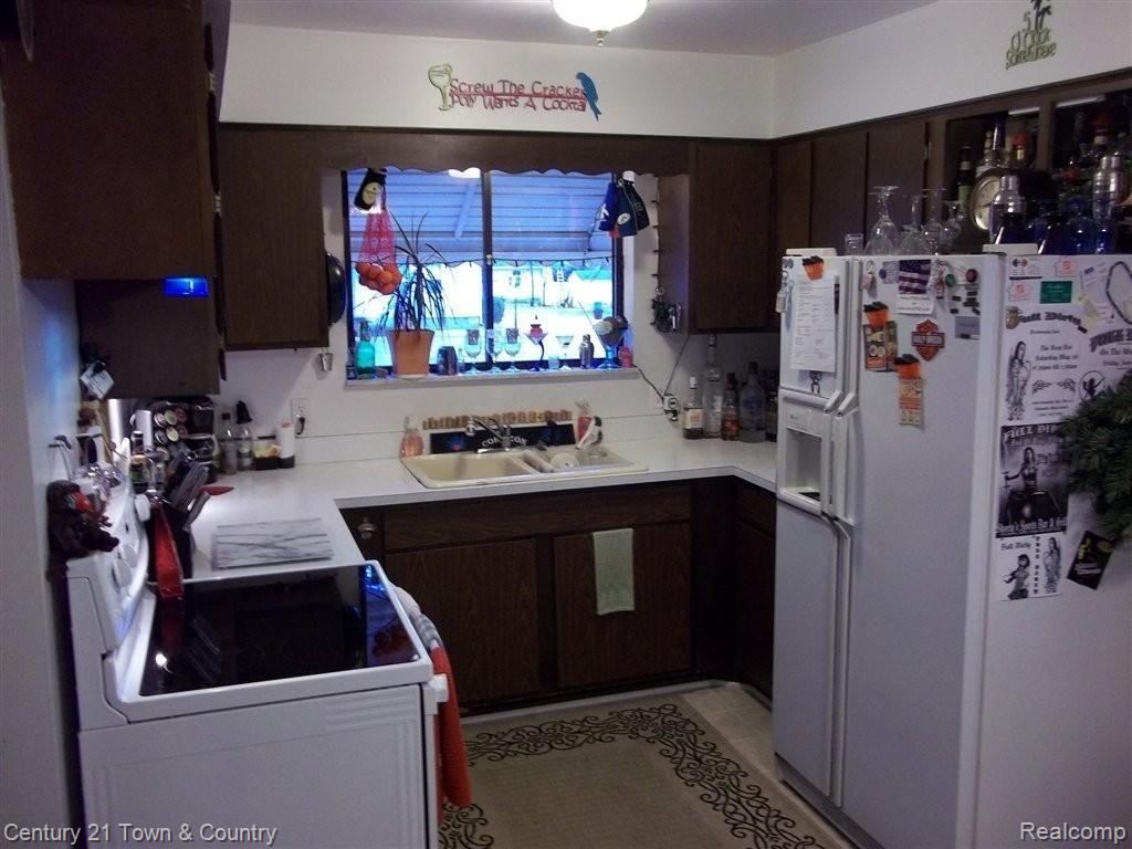 5770 Crescent Road Waterford, MI 48327 - Photo 7 of 14 Kitchen 2