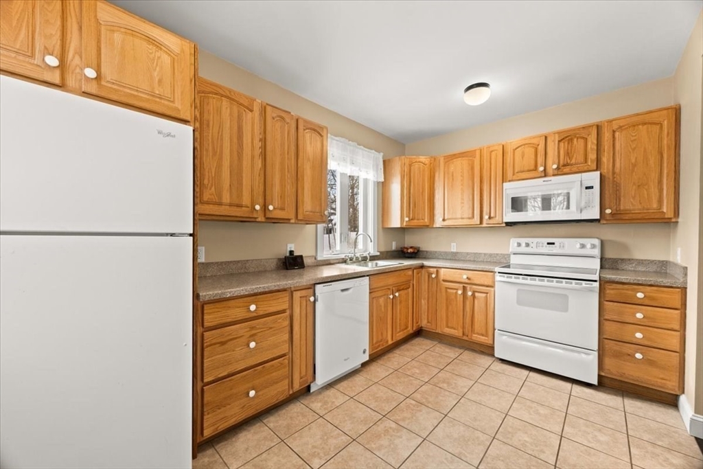 88 Arnold Road North Attleboro, MA 02760 - Photo 4 of 38