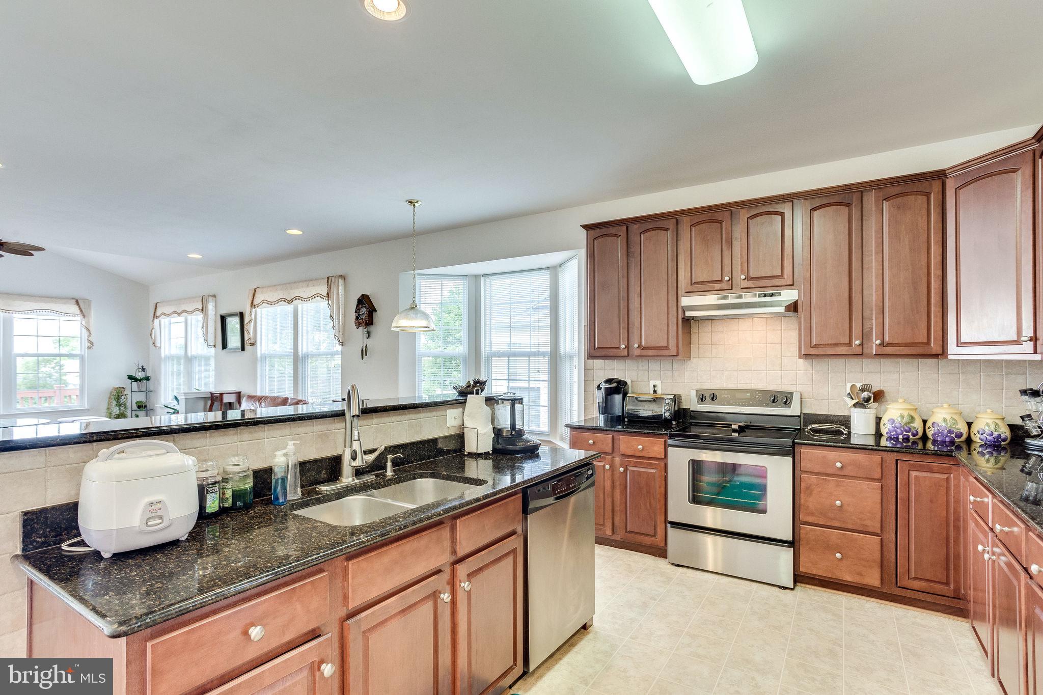 4005 Lunar Eclipse Drive Dumfries, VA 22025 - Photo 11 of 52 Spacious kitchen