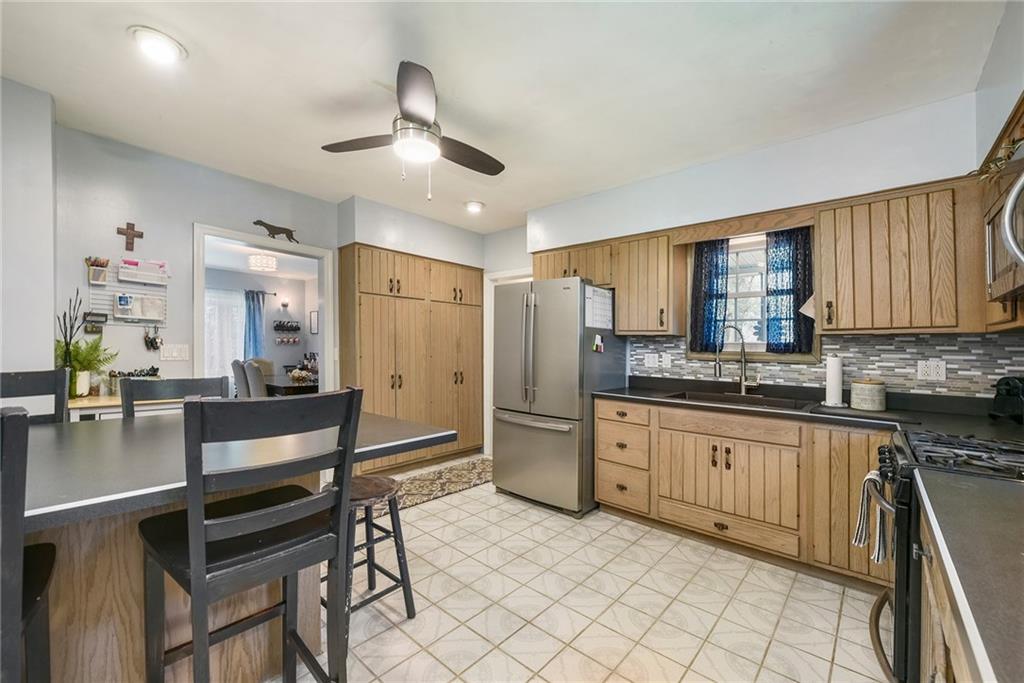 233 Oak Road Gibsonia, PA 15044 - Photo 6 of 25 Gallery Image 6