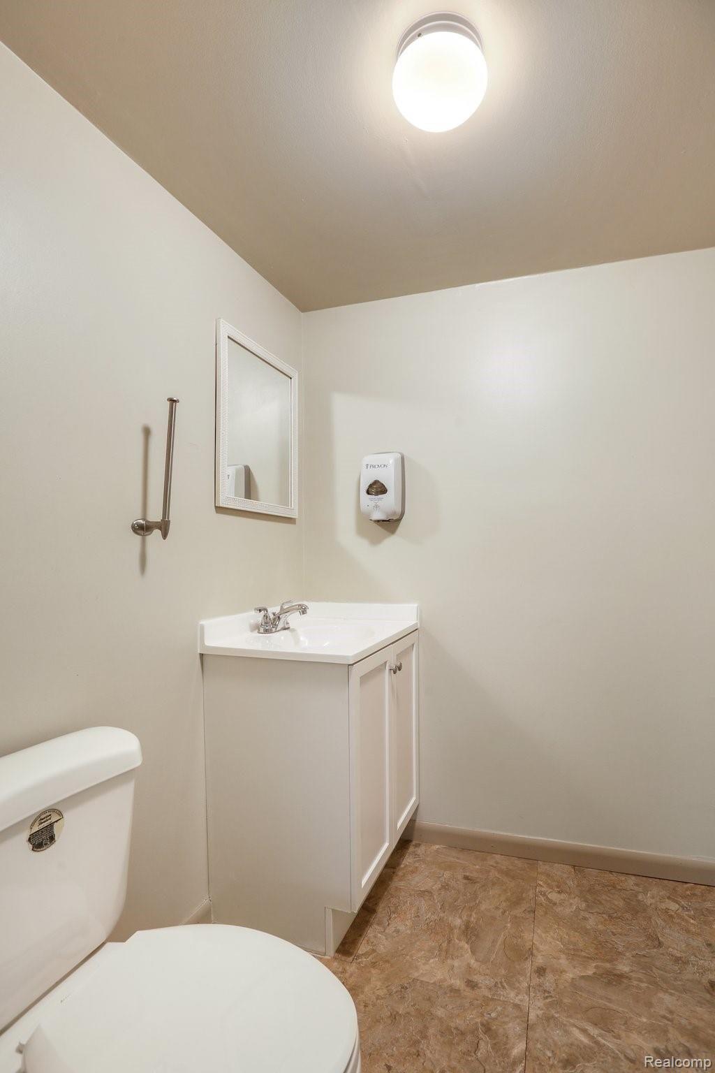 25304 Farmington Road Farmington, MI 48336 - Photo 45 of 62 Half bath