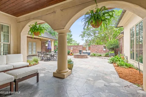 $975,000 | 100 Emily Circle, Lafayette, LA 70508