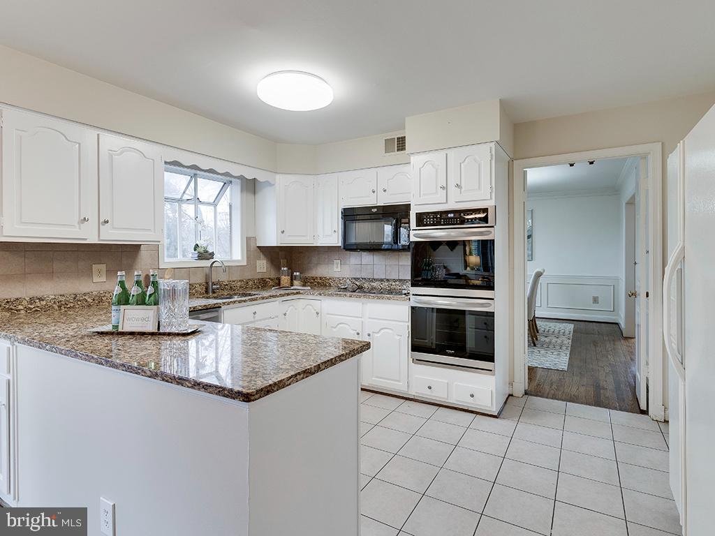 7217 Greentree Road Bethesda, MD 20817 - Photo 16 of 52