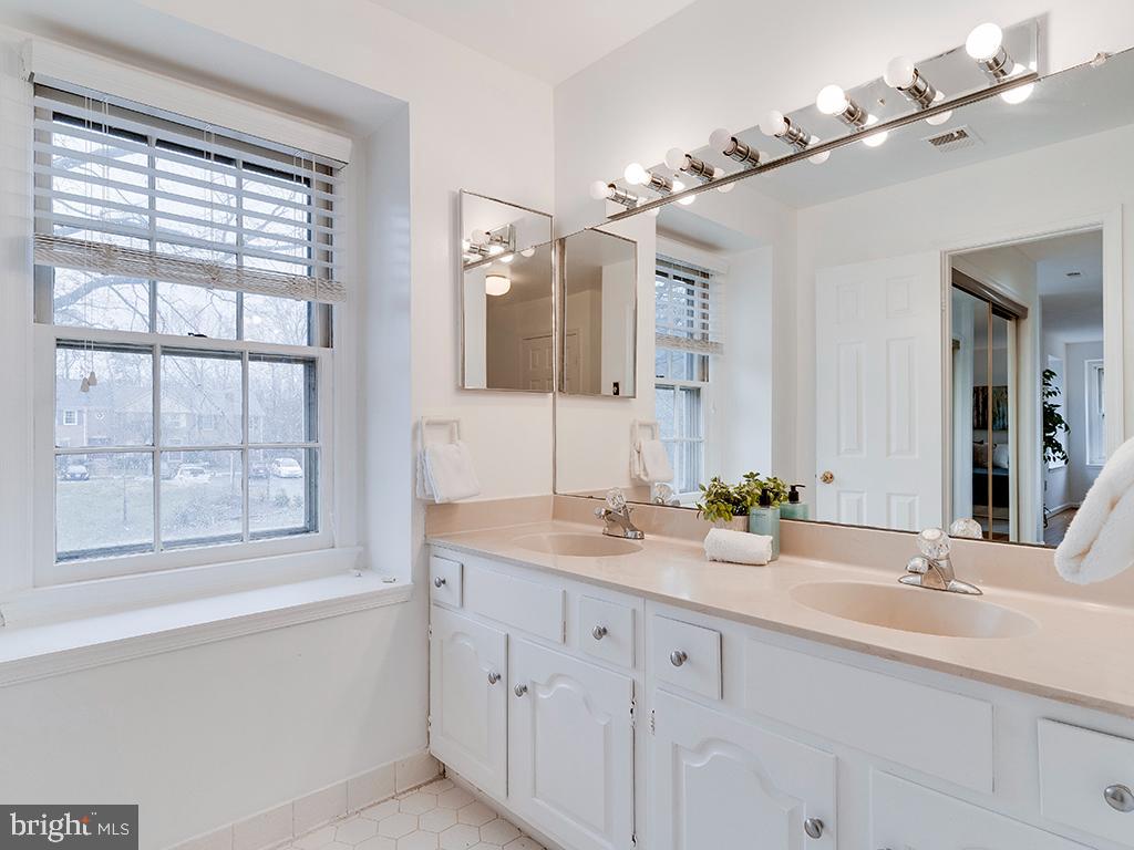 7217 Greentree Road Bethesda, MD 20817 - Photo 31 of 52