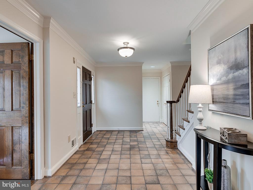 7217 Greentree Road Bethesda, MD 20817 - Photo 5 of 52