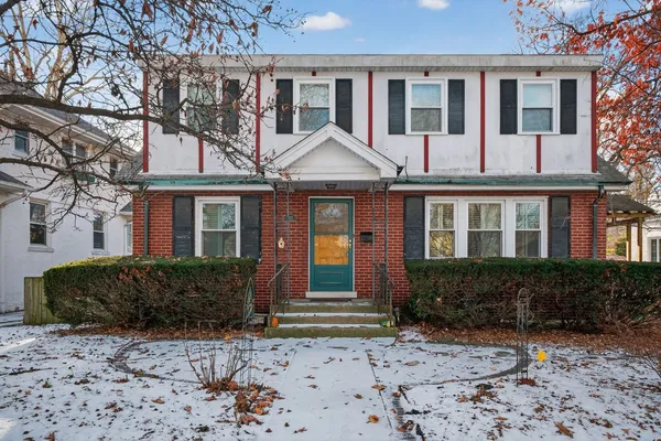 $435,000 | 303 Lionel Road, Riverside, IL 60546