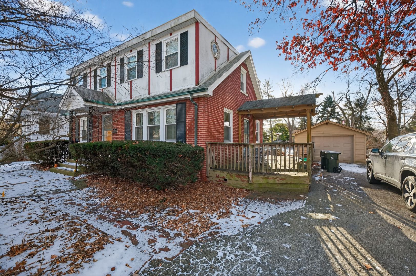 303 Lionel Road Riverside, IL 60546 - Photo 3 of 28