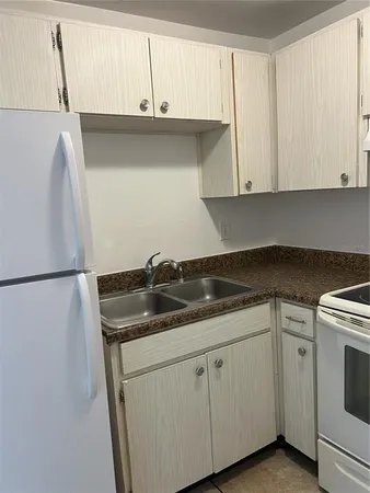 $1,200 | 8701 4th Street North, Unit 208, St. Petersburg, FL 33702