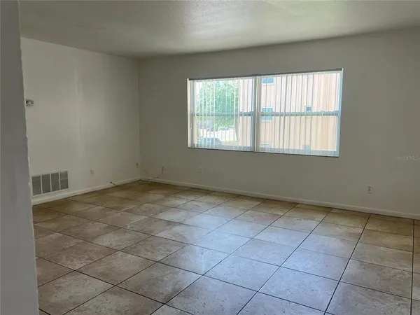 $1,200 | 8701 4th Street North, Unit 208, St. Petersburg, FL 33702