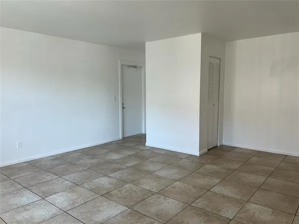 $1,200 | 8701 4th Street North, Unit 208, St. Petersburg, FL 33702