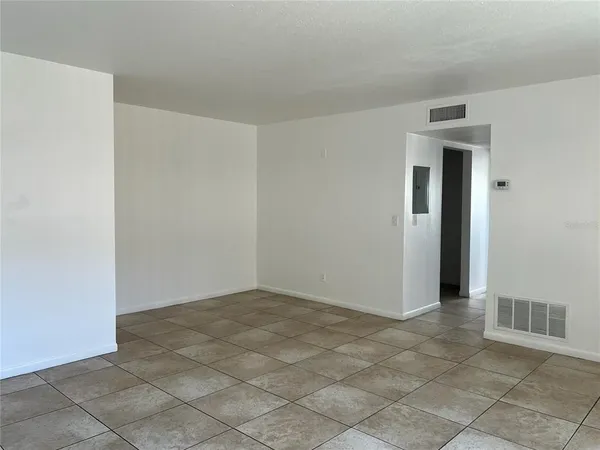 $1,200 | 8701 4th Street North, Unit 208, St. Petersburg, FL 33702