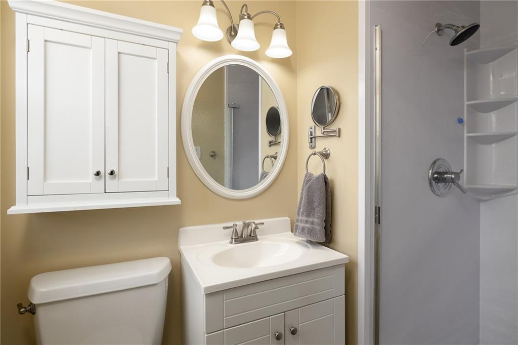 209 Foxcroft Road Pittsburgh, PA 15220 - Photo 13 of 24 Master bathroom