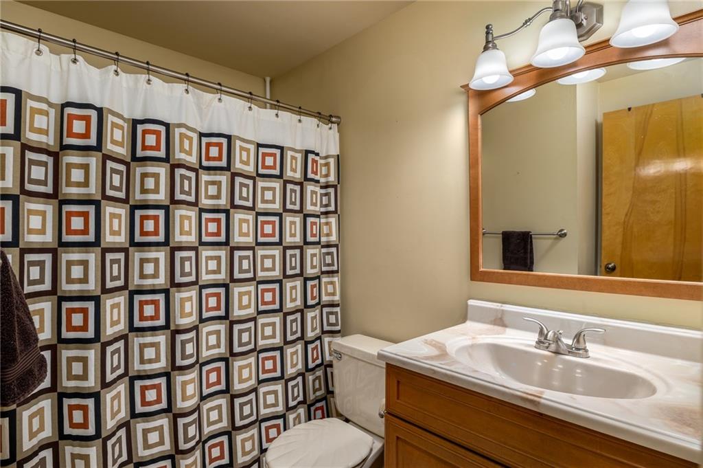 209 Foxcroft Road Pittsburgh, PA 15220 - Photo 16 of 24 Upstairs hallway bathroom