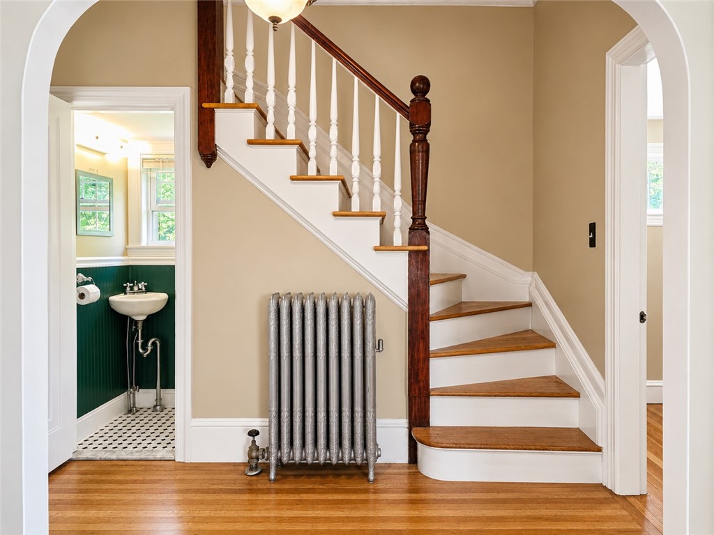 225 Hunts Avenue Pawtucket, RI 02861 - Photo 13 of 35