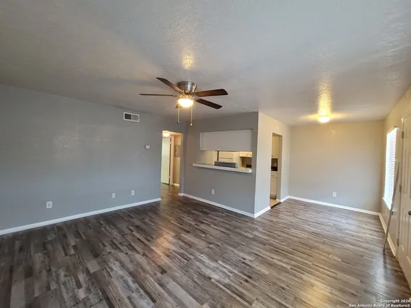 $750 | 516 Gentleman Road, Unit 17, Balcones Heights, TX 78201
