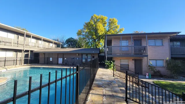 $820 | 516 Gentleman Road, Unit 17, Balcones Heights, TX 78201