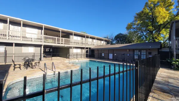 $750 | 516 Gentleman Road, Unit 17, Balcones Heights, TX 78201