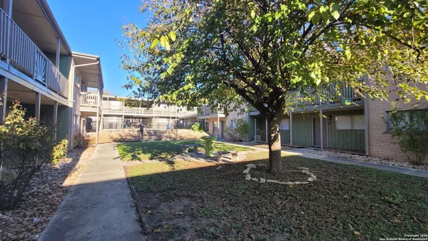 $750 | 516 Gentleman Road, Unit 17, Balcones Heights, TX 78201