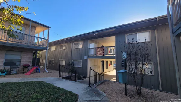 $750 | 516 Gentleman Road, Unit 17, Balcones Heights, TX 78201