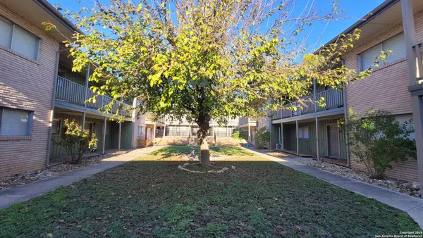 $750 | 516 Gentleman Road, Unit 17, Balcones Heights, TX 78201