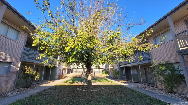 $750 | 516 Gentleman Road, Unit 17, Balcones Heights, TX 78201