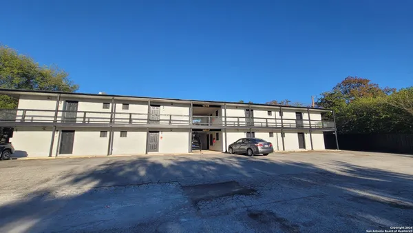 $750 | 516 Gentleman Road, Unit 17, Balcones Heights, TX 78201