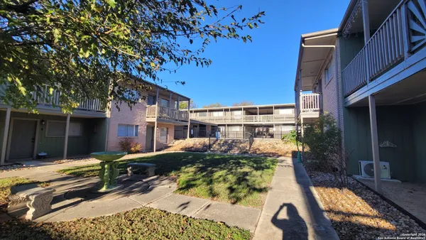 $750 | 516 Gentleman Road, Unit 17, Balcones Heights, TX 78201