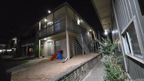 $750 | 516 Gentleman Road, Unit 17, Balcones Heights, TX 78201