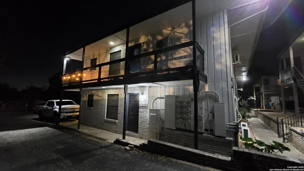 $750 | 516 Gentleman Road, Unit 17, Balcones Heights, TX 78201