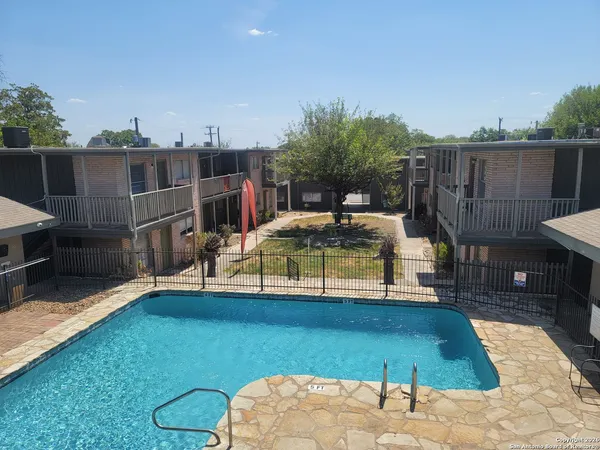 $750 | 516 Gentleman Road, Unit 17, Balcones Heights, TX 78201