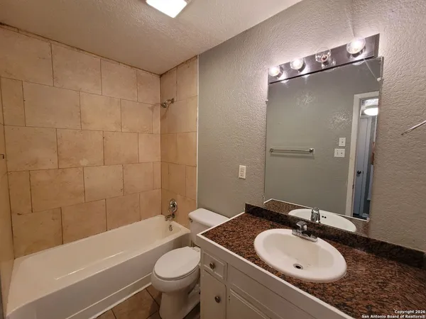 $750 | 516 Gentleman Road, Unit 17, Balcones Heights, TX 78201