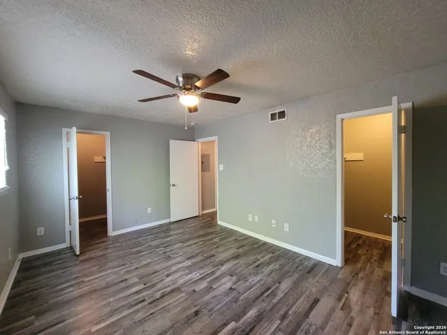 $820 | 516 Gentleman Road, Unit 17, Balcones Heights, TX 78201