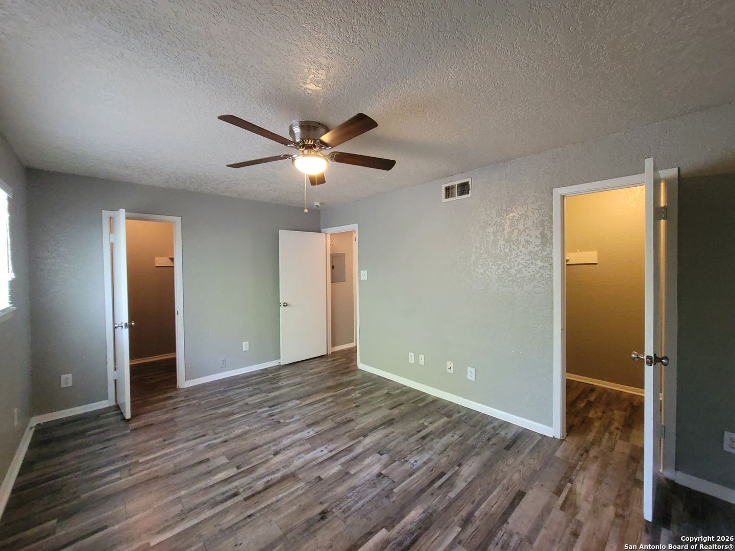 516 Gentleman Road, Unit 17 Balcones Heights, TX 78201 - Photo 8 of 29 an empty room with wooden floor and a ceiling fan