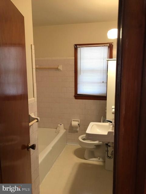 411 North Duey Road Remington, VA 22734 - Photo 17 of 21 Bath