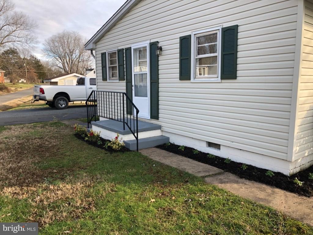 411 North Duey Road Remington, VA 22734 - Photo 9 of 21 Side View