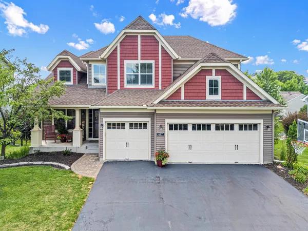 $899,000 | 617 Eastgate Parkway, Mahtomedi, MN 55115