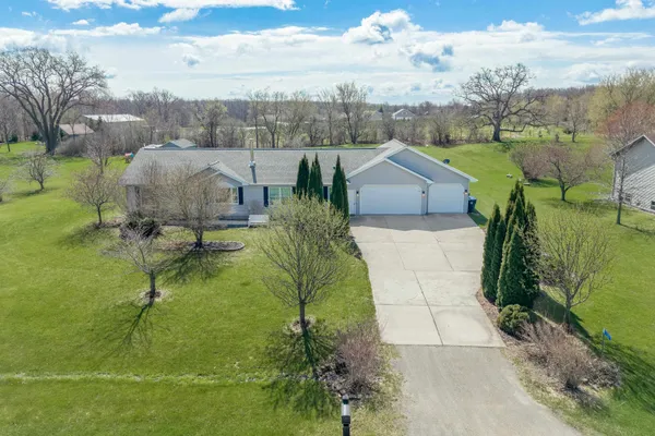 $437,500 | 7361 Meadowridge Drive, Pickett, WI 54964
