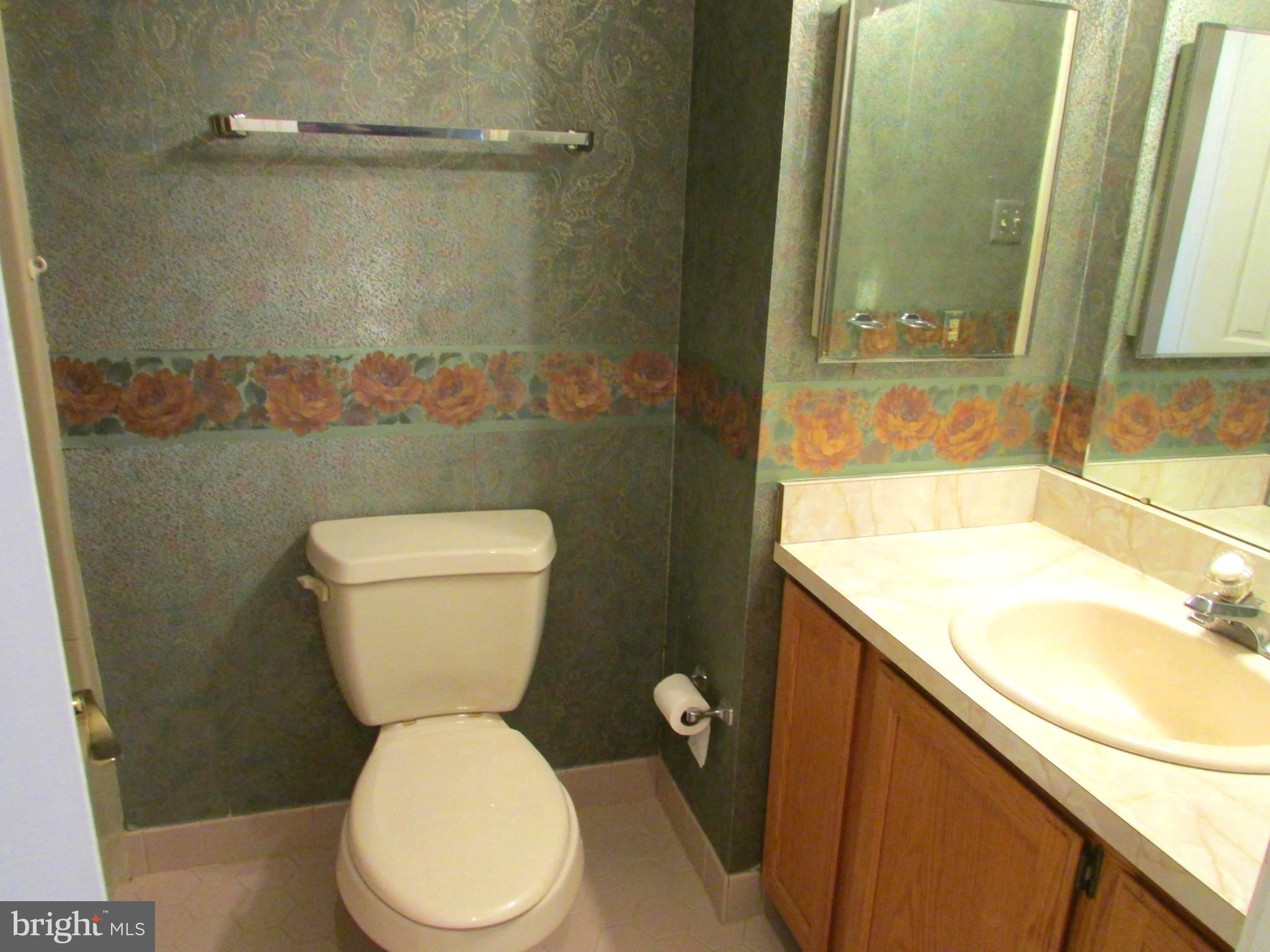 2263 Rittenhouse Square Bensalem, PA 19020 - Photo 32 of 50 Full Bathroom