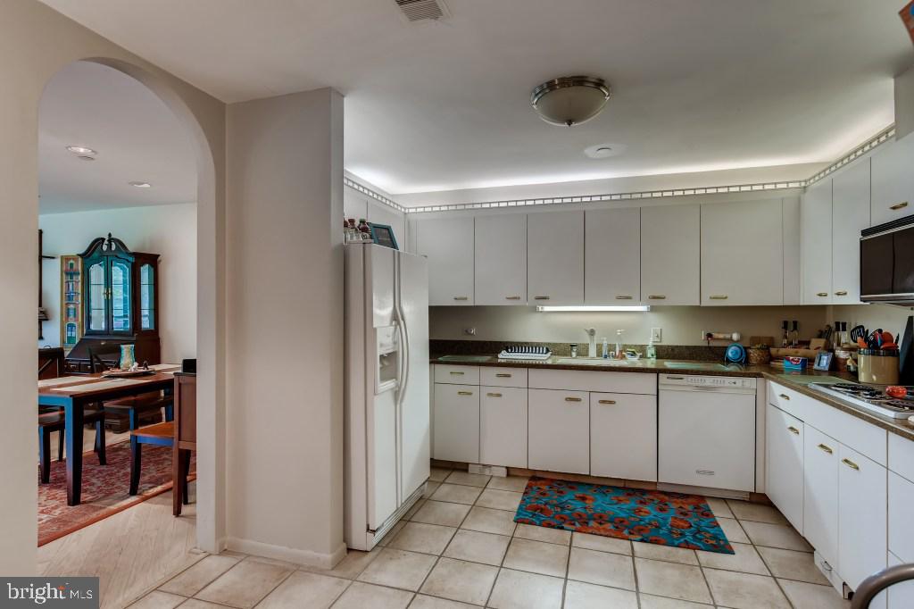 4001 Old Court Road, Unit 101 Pikesville, MD 21208 - Photo 15 of 27 KITCHEN OPENS TO DINING ROOM