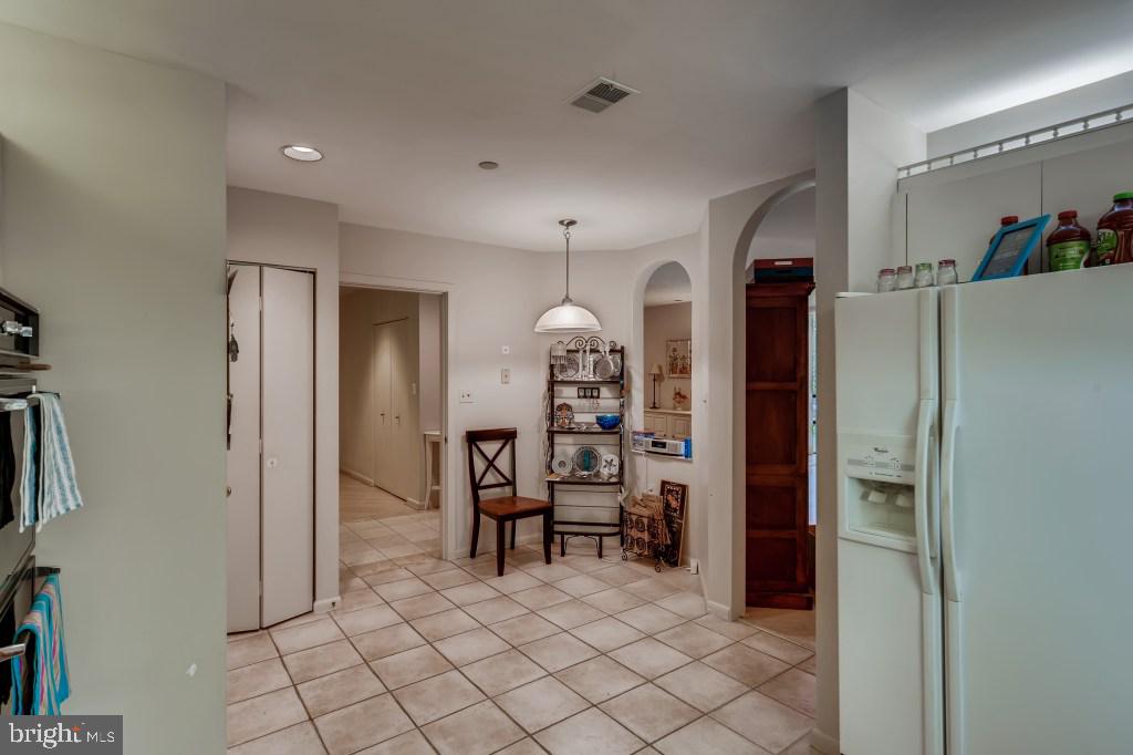4001 Old Court Road, Unit 101 Pikesville, MD 21208 - Photo 16 of 27 EATING AREA IN KITCHEN