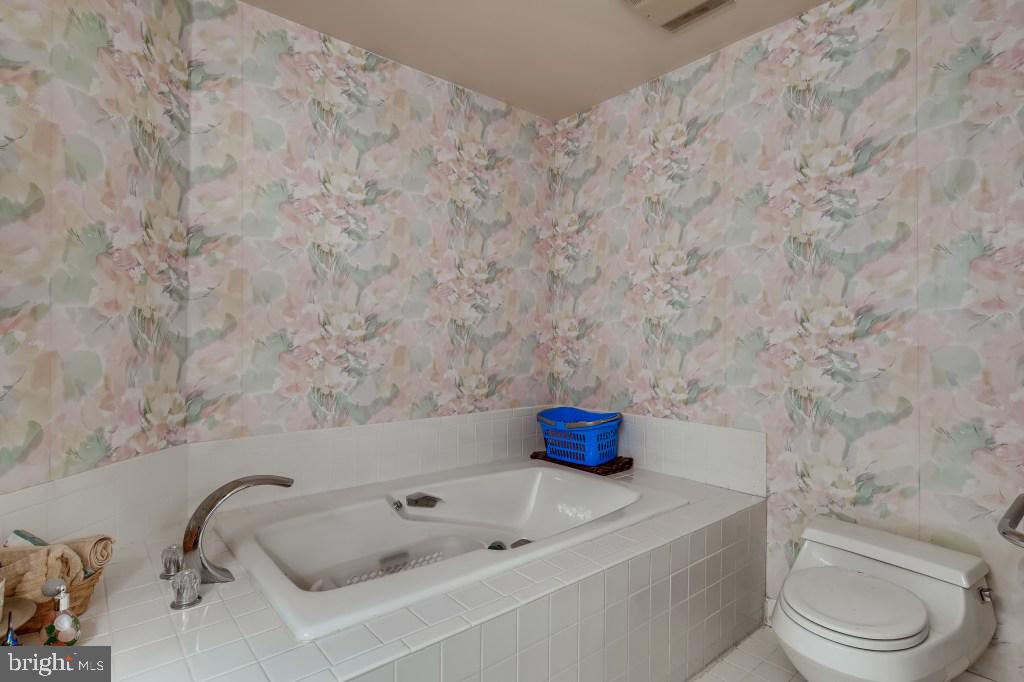 4001 Old Court Road, Unit 101 Pikesville, MD 21208 - Photo 22 of 27 SOAKING TUB WITH JETS IN PRIMARY BATHROOM