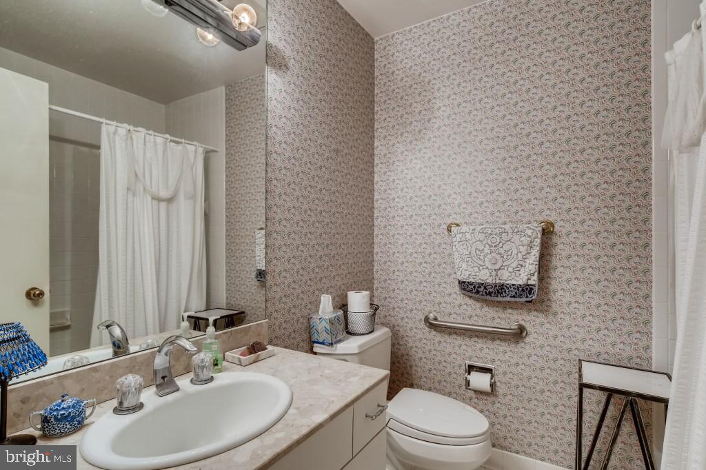 4001 Old Court Road, Unit 101 Pikesville, MD 21208 - Photo 25 of 27 HALL FULL BATH WITH TUB/SHOWER
