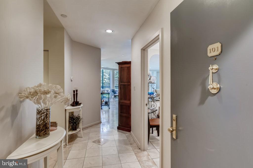 4001 Old Court Road, Unit 101 Pikesville, MD 21208 - Photo 4 of 27 FOYER