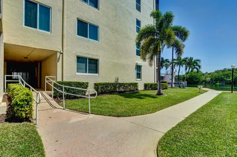$310,000 | 720 East Ocean Avenue, Unit 303, Boynton Beach, FL 33435