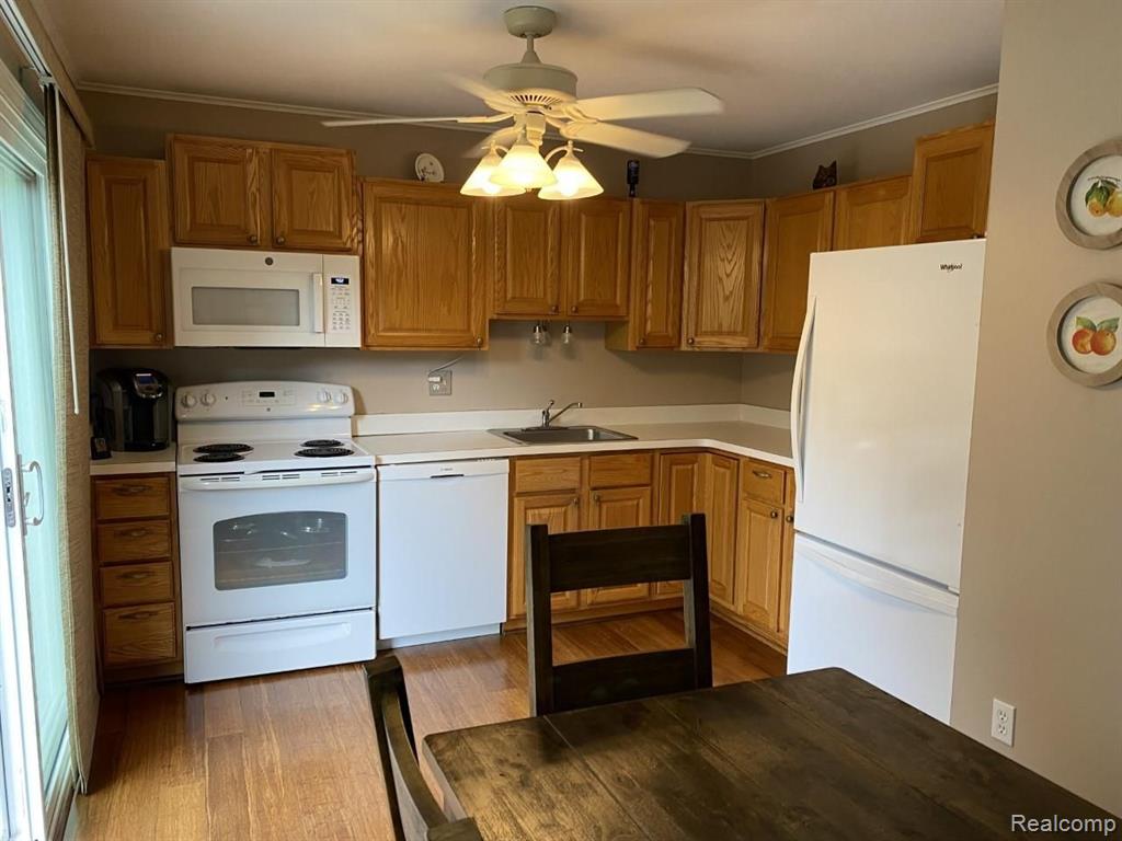 1020 Larson Court Rochester Hills, MI 48307 - Photo 3 of 16